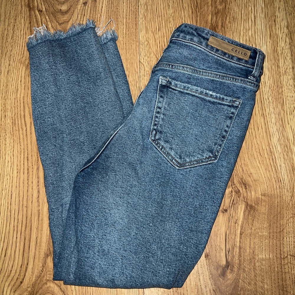 Womens Sz 5 Cello Distressed Skinny Jeans Cut# TN-3153 RN# 12920